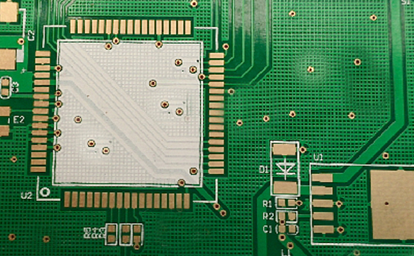 1574061426890845.jpg 導(dǎo)通孔設(shè)計(jì)在焊盤上.jpg