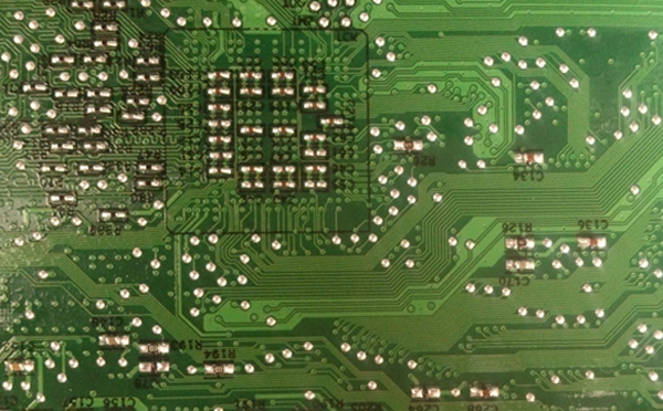 1574061591800377.jpg 導(dǎo)通孔距離過小.jpg