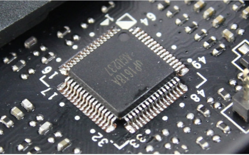 半導體巨頭大戰 智能汽車領域成“芯”戰場