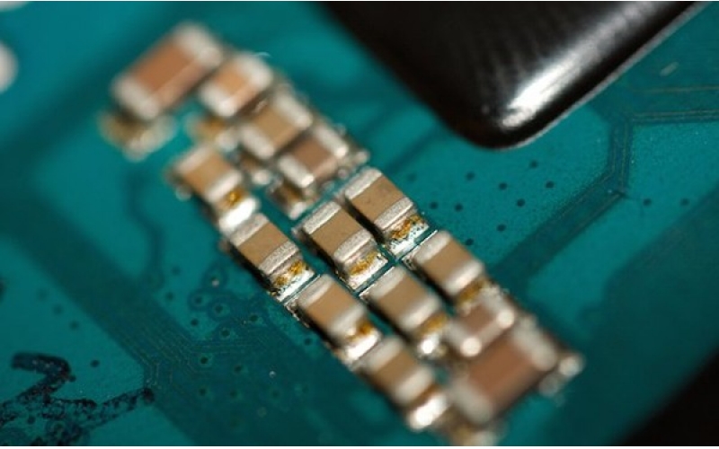 片式電容布局不合理導致開裂失效的原因和解決方法