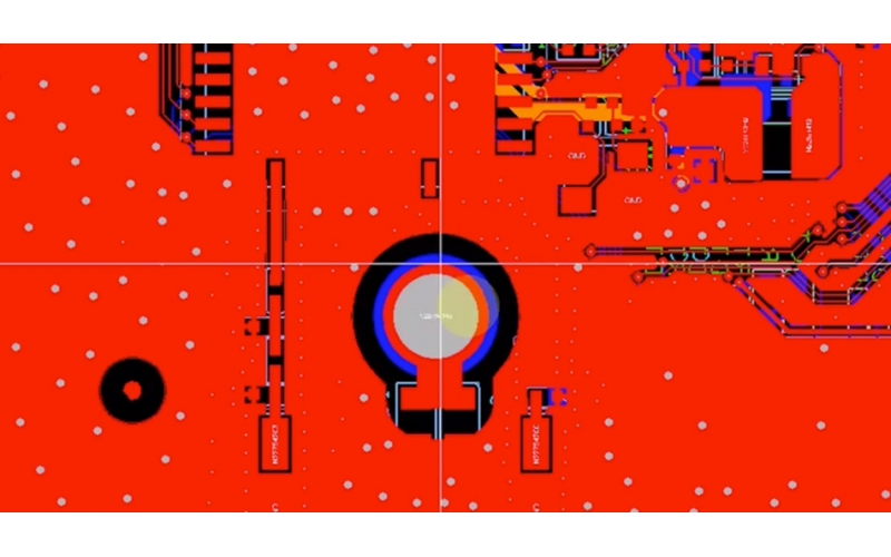 為什么經(jīng)常見到電路板GND與外殼GND之間，接一個電阻一個電容？