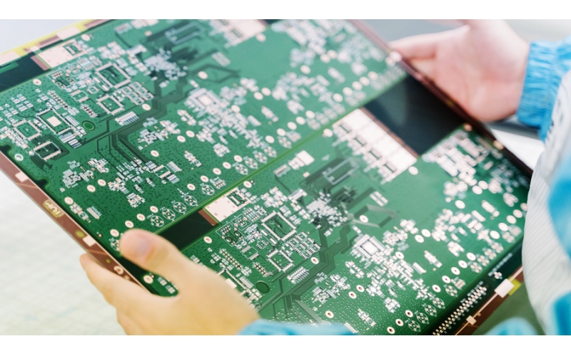 PCBA加工：汽車(chē)電子系統(tǒng)革新的驅(qū)動(dòng)力