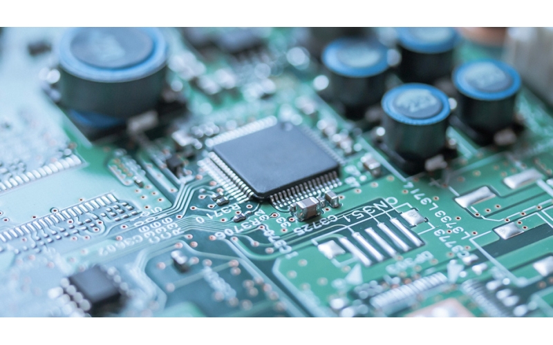 PCB布線技巧：避免信號干擾和電磁干擾的設計策略